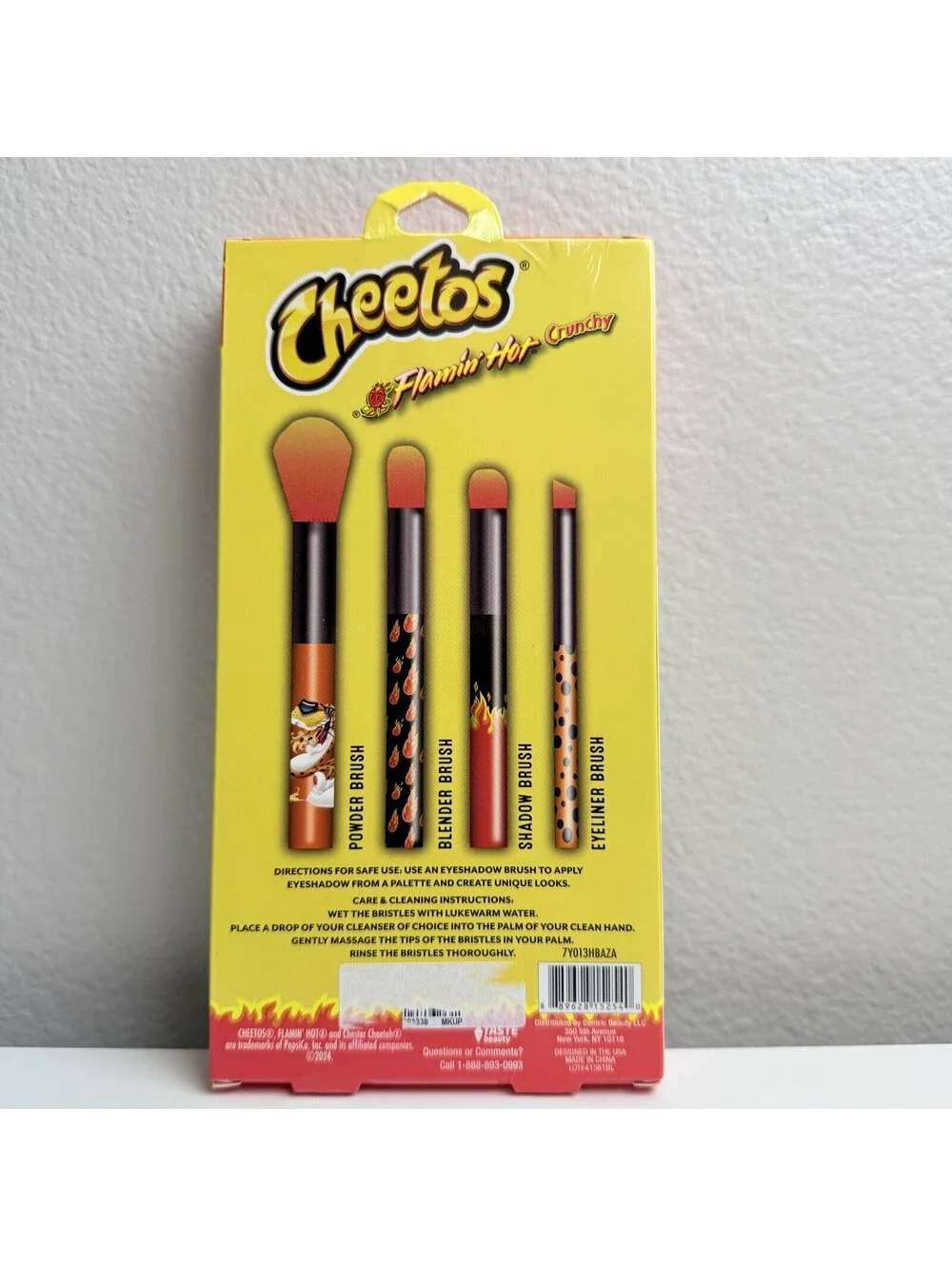 Cheetos Flamin’ Hot Crunchy Cosmetic Makeup Brush Set 4 Pc New Gift Beauty Kit
